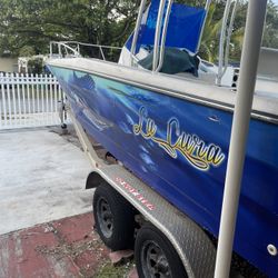 Bayliner  center console T top 20 FT With 200  2 stroke motor 