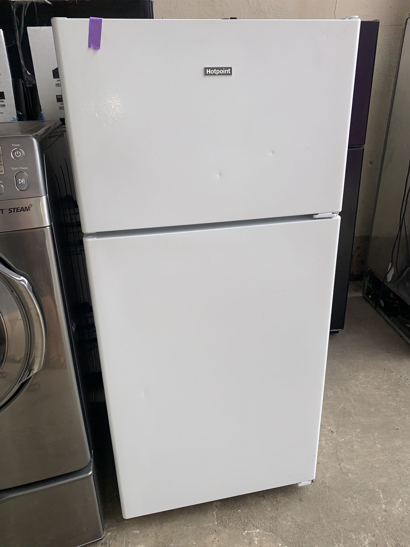 HOTPOINT top freezer refrigerator in excellent conditions with 4 months warranty