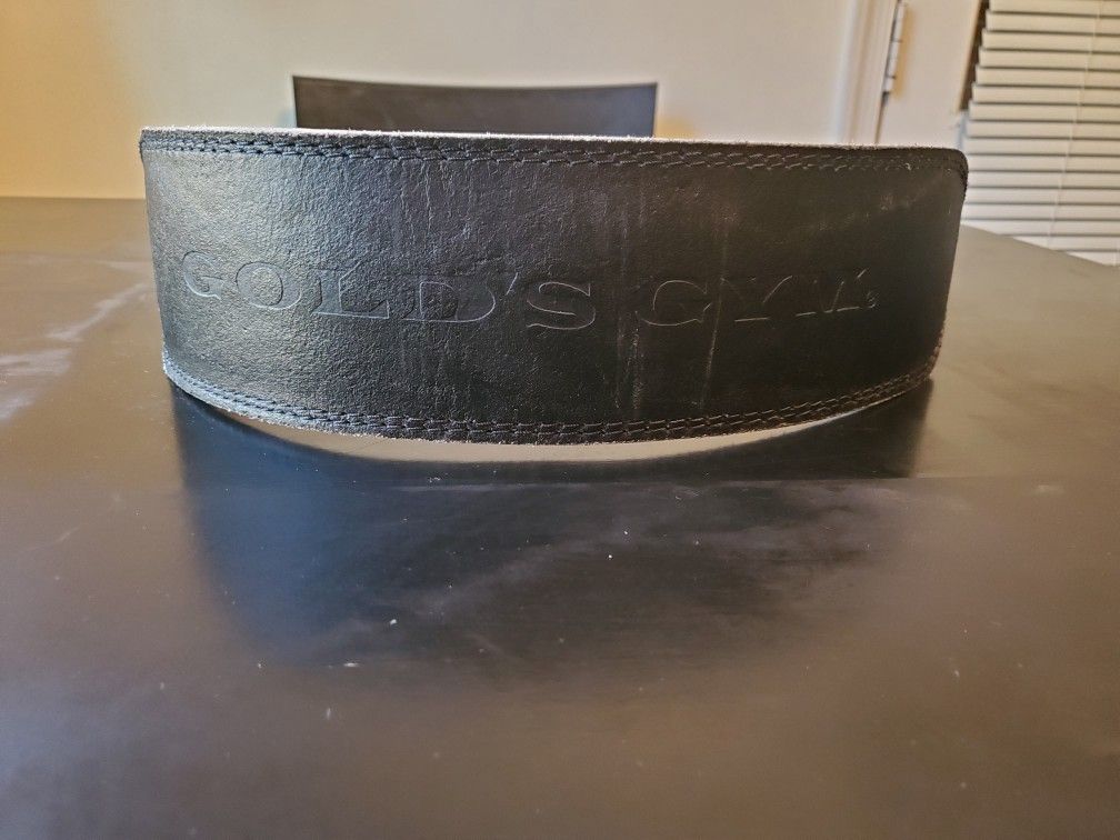 Gold's Gym weight lifting belt.