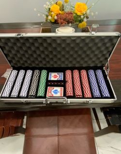 500-piece poker chip set housed in an aluminum carrying case