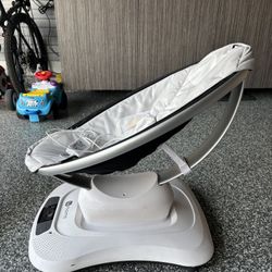 4Moms Mamaroo Multi-Motion Baby Swing