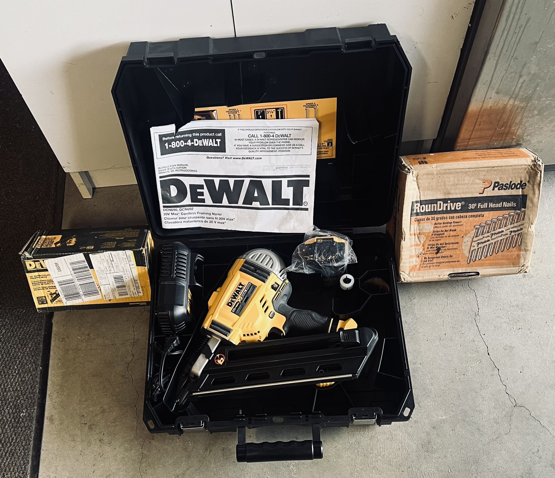 Dewalt Framing Nailer Gun Kit & Nails