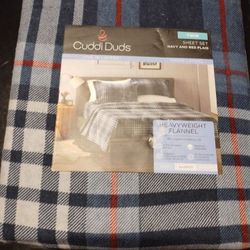 New Twin Heavyweight Flannel Sheet Set - 1 Fitted, 1 Flat, 1 Pillowcase (Dark Blue Plaid Print)