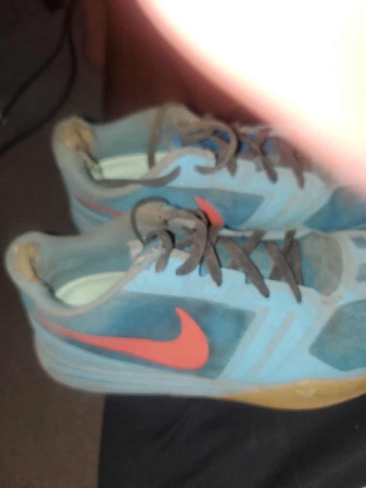 NICE WORKOUT SHOES! In Decent CONDITION....Worn Before