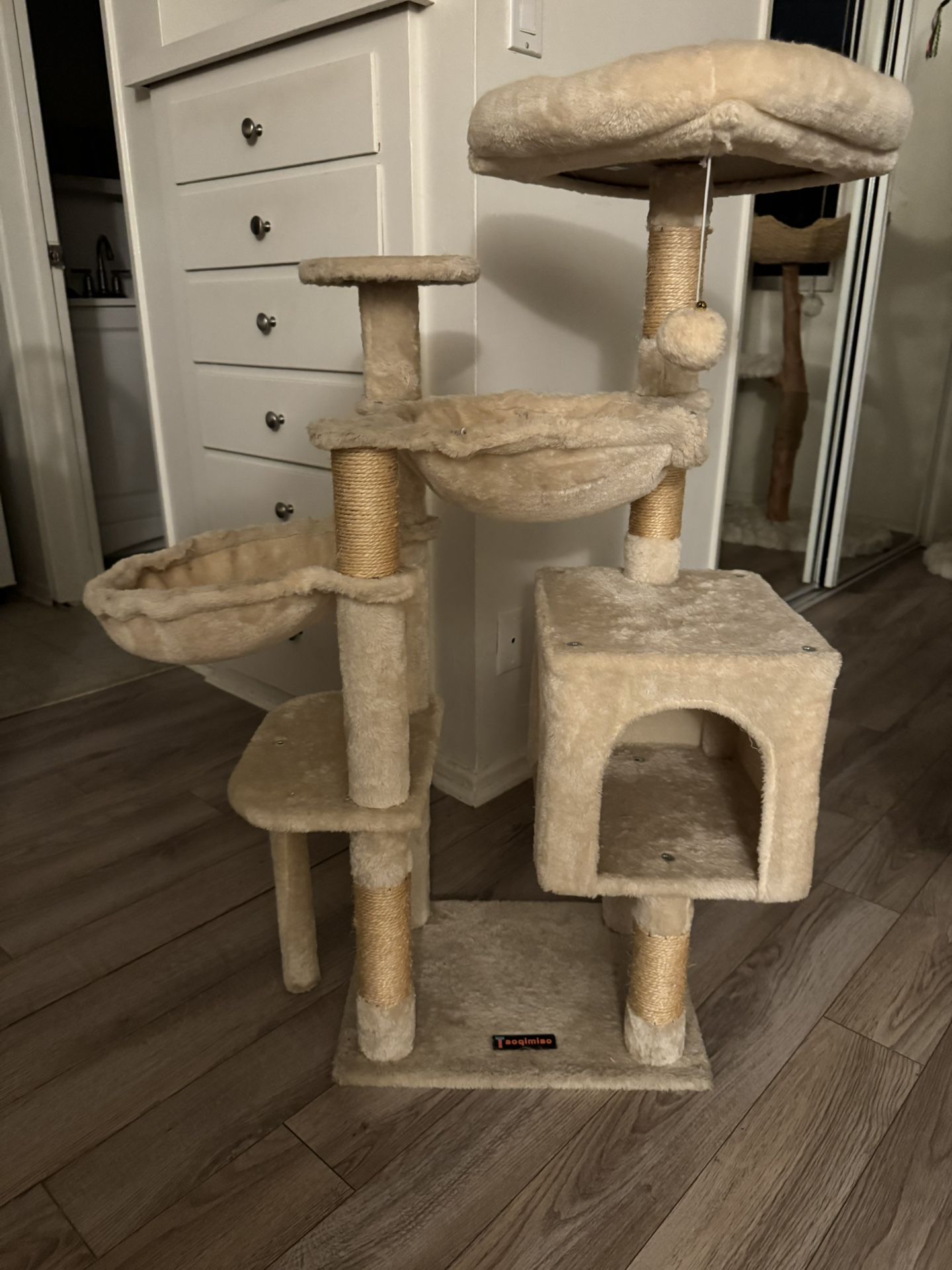 Taoqimiao Cat Tree, 39.4-Inch Cat Tower for Indoor Cats,Suitable for Kittens,Plush Cat Condo with 5 Scratching Posts