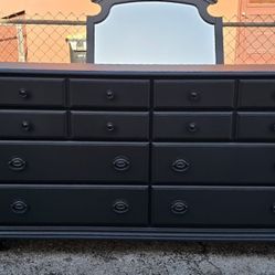 BEAUTIFULL BLACK MATTE SET DRESSER WITH MIRROR AND TWO NIGHTSTANDS