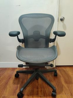 Herman Miller Aeron Remastered - Size B Office Chair