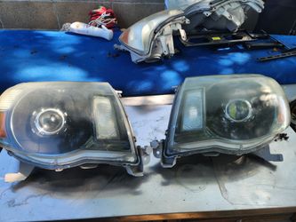 Two thousand thirteen two sixteen toyota tacoma , front headlights oe