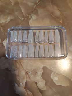 Press on nails