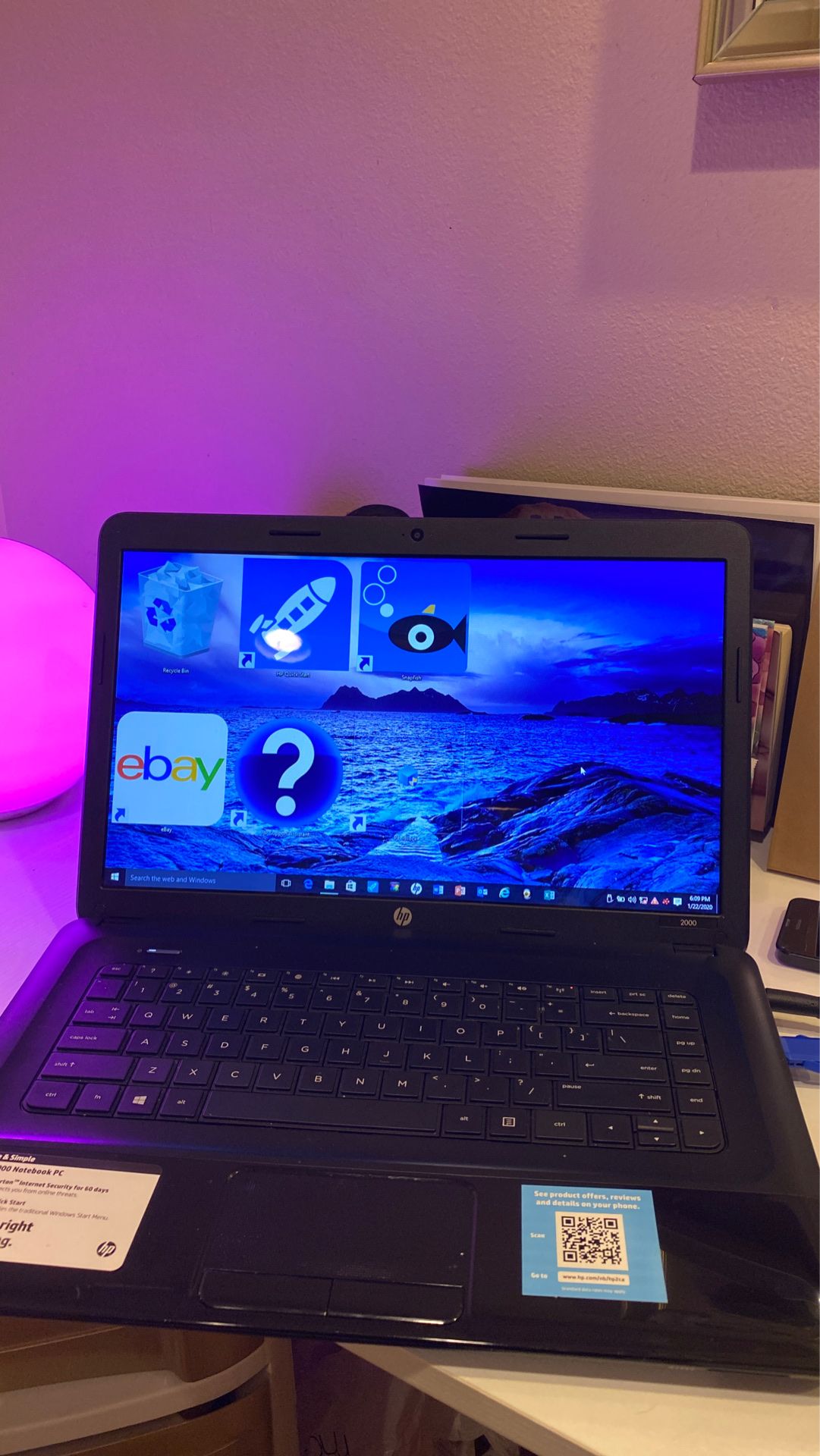 HP 2000 laptop (Great condition!)