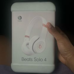 Beats Solo 4 