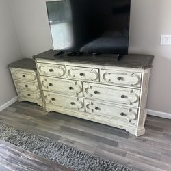 King Size Bed With 2night Stands And Dresser 