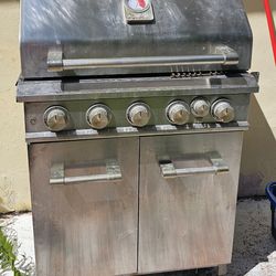 Kirkland Signature Stainless Steel 6-Burner Gas Grill. Pre-owned
