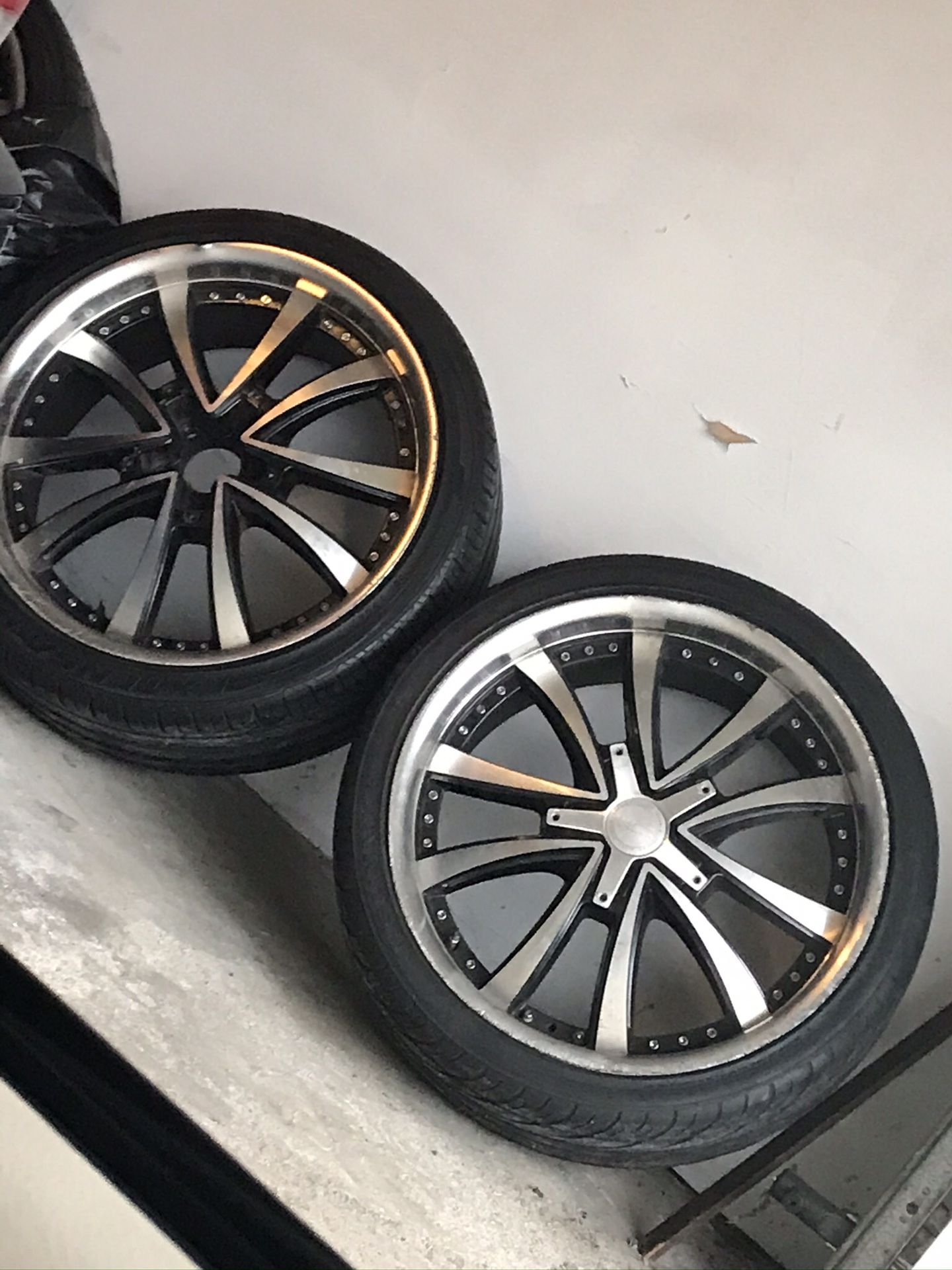 Rims 20s One rim bent and needs a tire