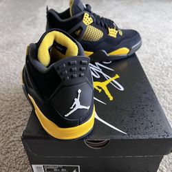 Jordan4 Black Yellow Size12