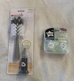 New in Package Munchkin Baby Bristle Bottle Brush & Tommee Tippee Orthodontic Pacifiers