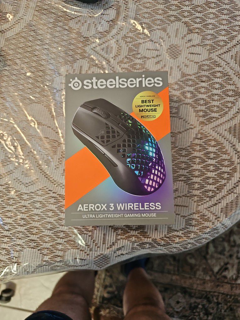 BRAND NEW STEELSERIES AEROX 3 WIRELESS GAMING MOUSE