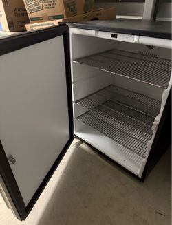 U-Line ADA24RS-13B compact refrigerator. Pick up in Orting   Undercounter mini fridge PICKUP IN ORTING