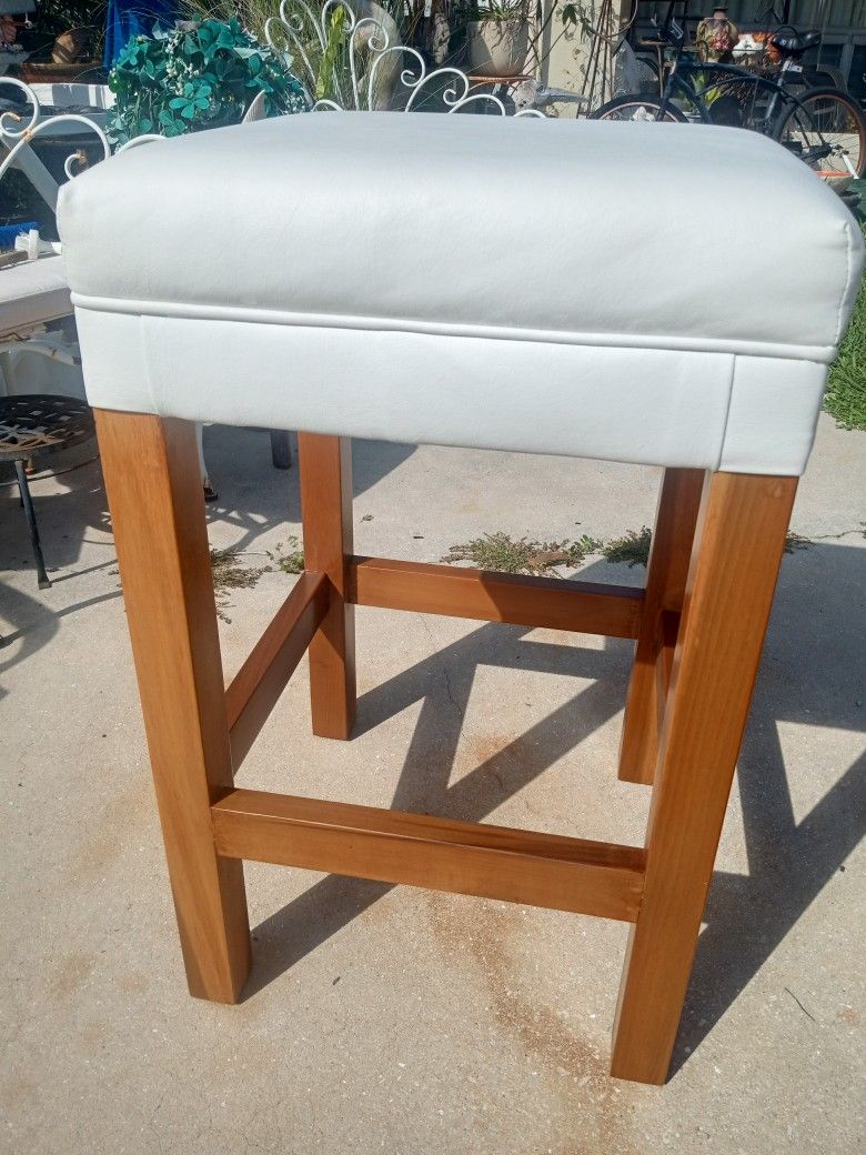 Pair of Backless Counter Height Stools for Sale in Pompano Beach, FL