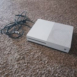 Adult owned Xbox one S With all cords no damages asking $140 cash must pick up Broadway and apache buckeye az