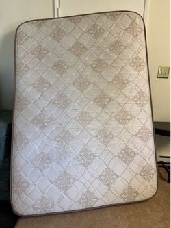🚚 MOVE-OUT SALE – Queen Size Mattress