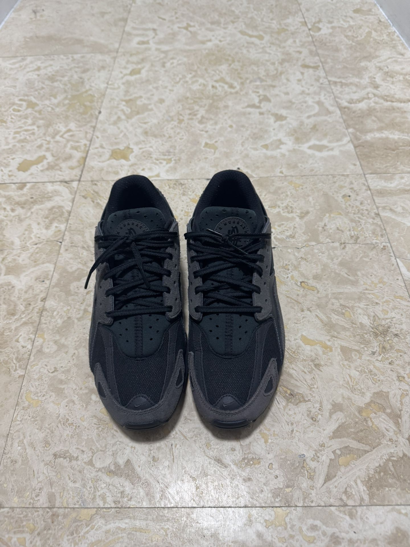 Nike Air Huarache Runner Ash Anthracite sneakers size 9.5 mens 