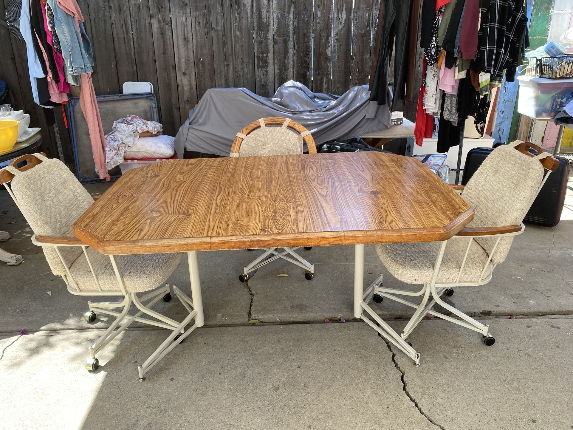 Table With 3 Chairs 