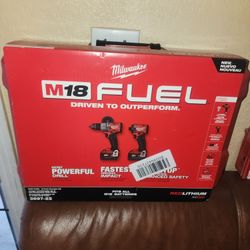 Milwaukee
M18 FUEL 18V Lithium-Ion Brushless Cordless Hammer Drill and Impact Driver Combo Kit (2-Tool) with 2 Batteries
