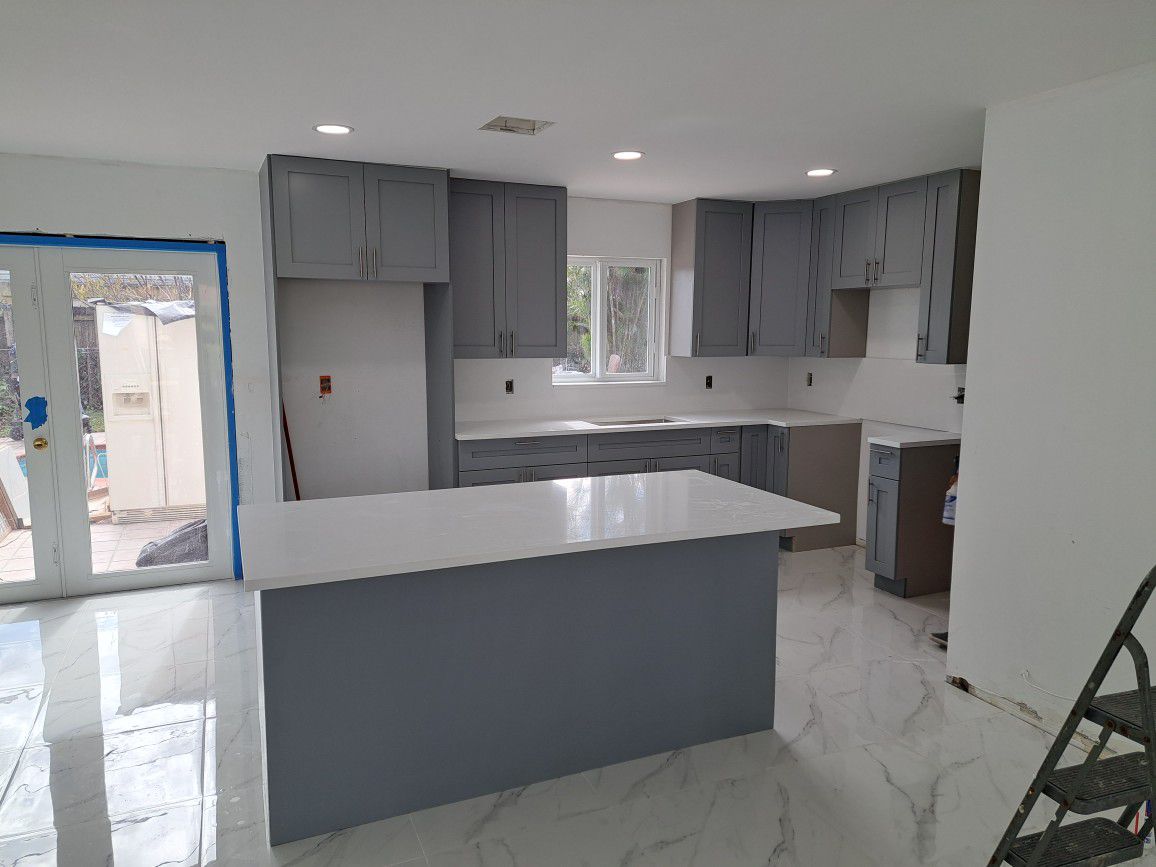 Kitchen Cabinets And Counter Top 