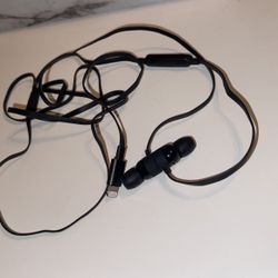 Beats Earbuds Wired With Lightning Connector For iPhone 