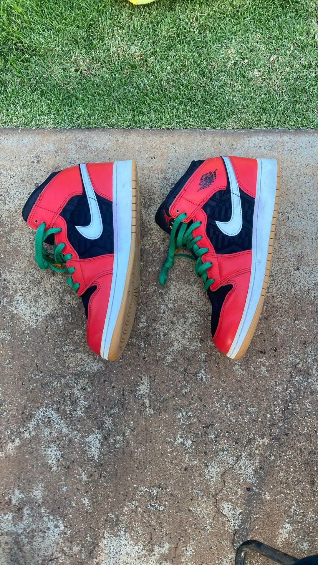 Mid SE Jordan 1 Christmas 