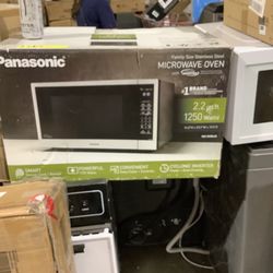 Panasonic 2.2 cu. ft. Countertop Microwave in Stainless Steel Built-in with Cyclonic Wave Inverter Technology and Sensor Cook