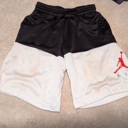 Air Jordan Youth Boys Size LARGE Black & White Basketball Shorts 955049-023