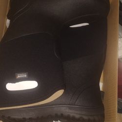 Newww Size 12 Bogs 