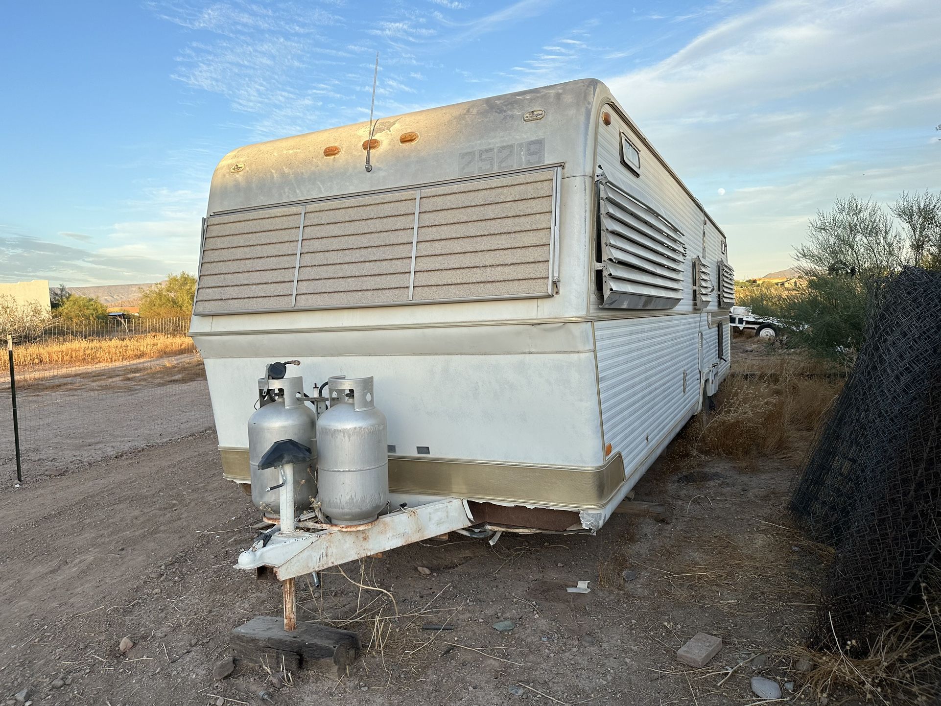 Rambler 3000 series 331 29ft pull behind camper - gutted and ready for remodel - no title