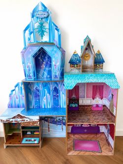 Frozen doll house