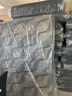QUEEN MATTRESSES