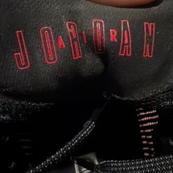 Air Jorden’s size 7 men 8.5 women red/black/gold