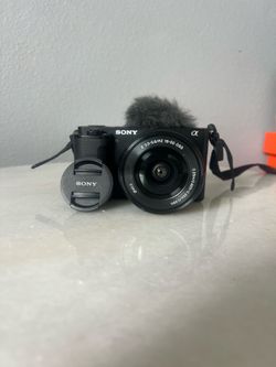 Sony ZV-E10 Digital Mirrorless Camera with 16-50 mm OSS Lens