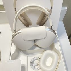 AirPods Max In Starlight With Smart Case