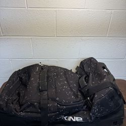 Dakine Split Roller travel bag
