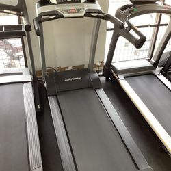 Life Fitness F3 Folding Treadmill With ONLY 28 Run Hours