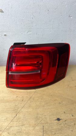 2015 2016 2017 2018 Volkswagen Jetta passenger side taillight