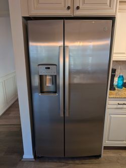 Side by Side GE Refrigerator