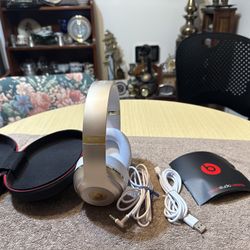 Beats by Dr. Dre Studio Wireless Headphones - Gold. Tested. Sounds amazing! With charging cable and case. 
