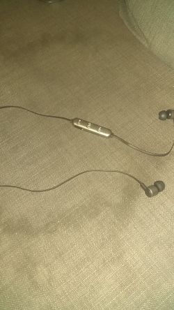 Bluetooth earbuds