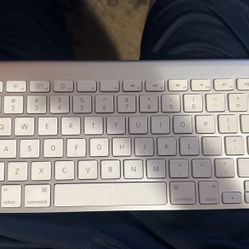 Apple Bluetooth Keyboard