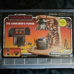 Star Wars Vintage Collection The Mandalorian The Armorer's Forge Playset with Carded Figure