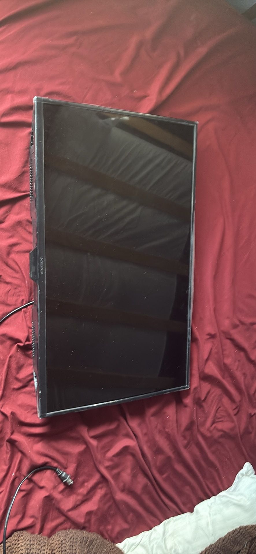 32 Inch Insignia LED Tv