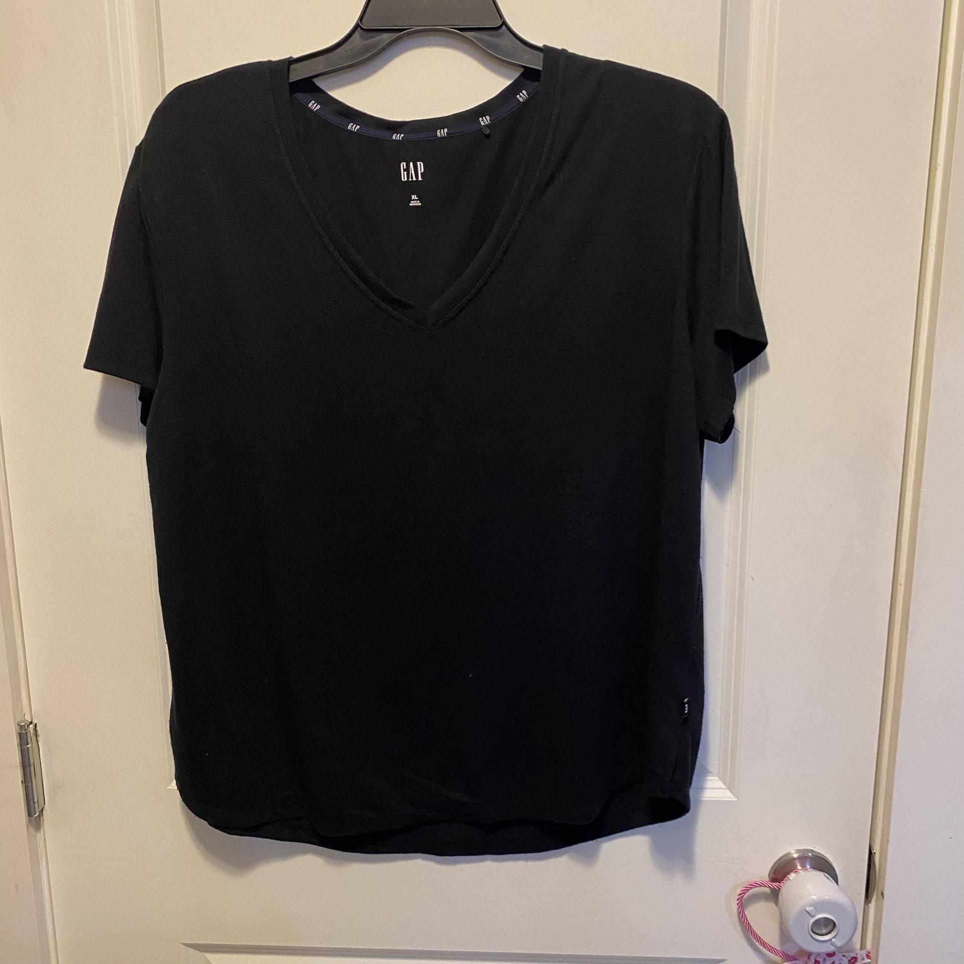 Gap women's hot Black blouse size X-Large must pick up